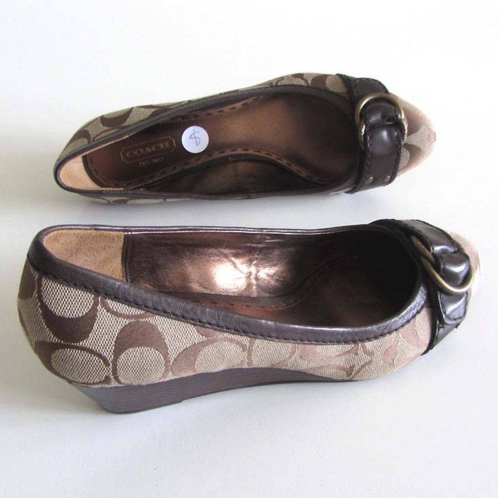 new COACH Millie monogram fabric buckle wedge 8 B - Picture 5 of 7
